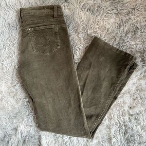 Low rise vintage RoadRunner jeans. Colour: Olive green, Size 6